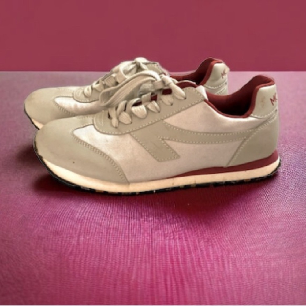 The People’s Movement Sneakers 8.5